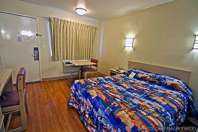 Hotel 6-mcallen, Tx McAllen