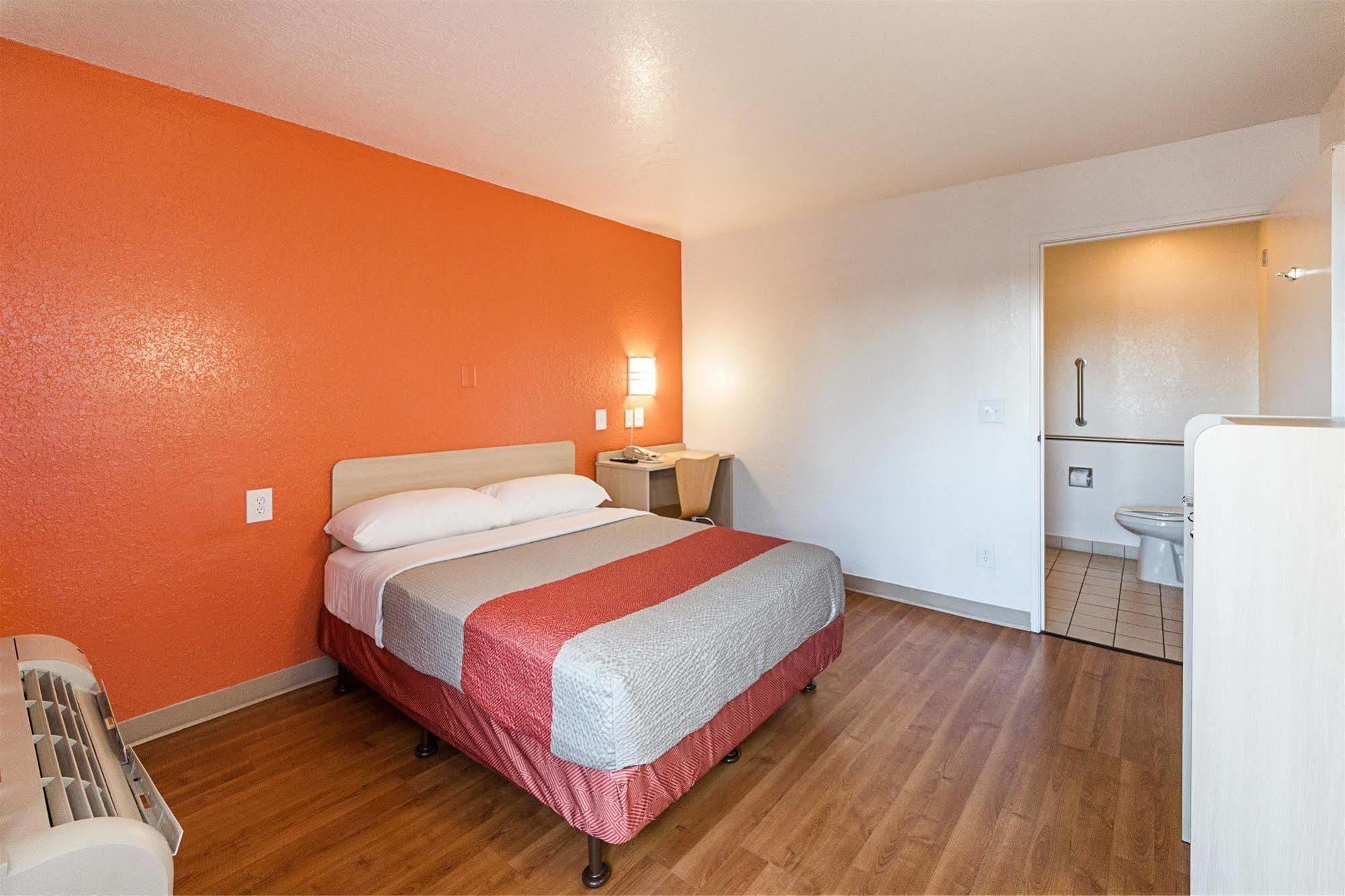 6-mcallen, Tx Hotel