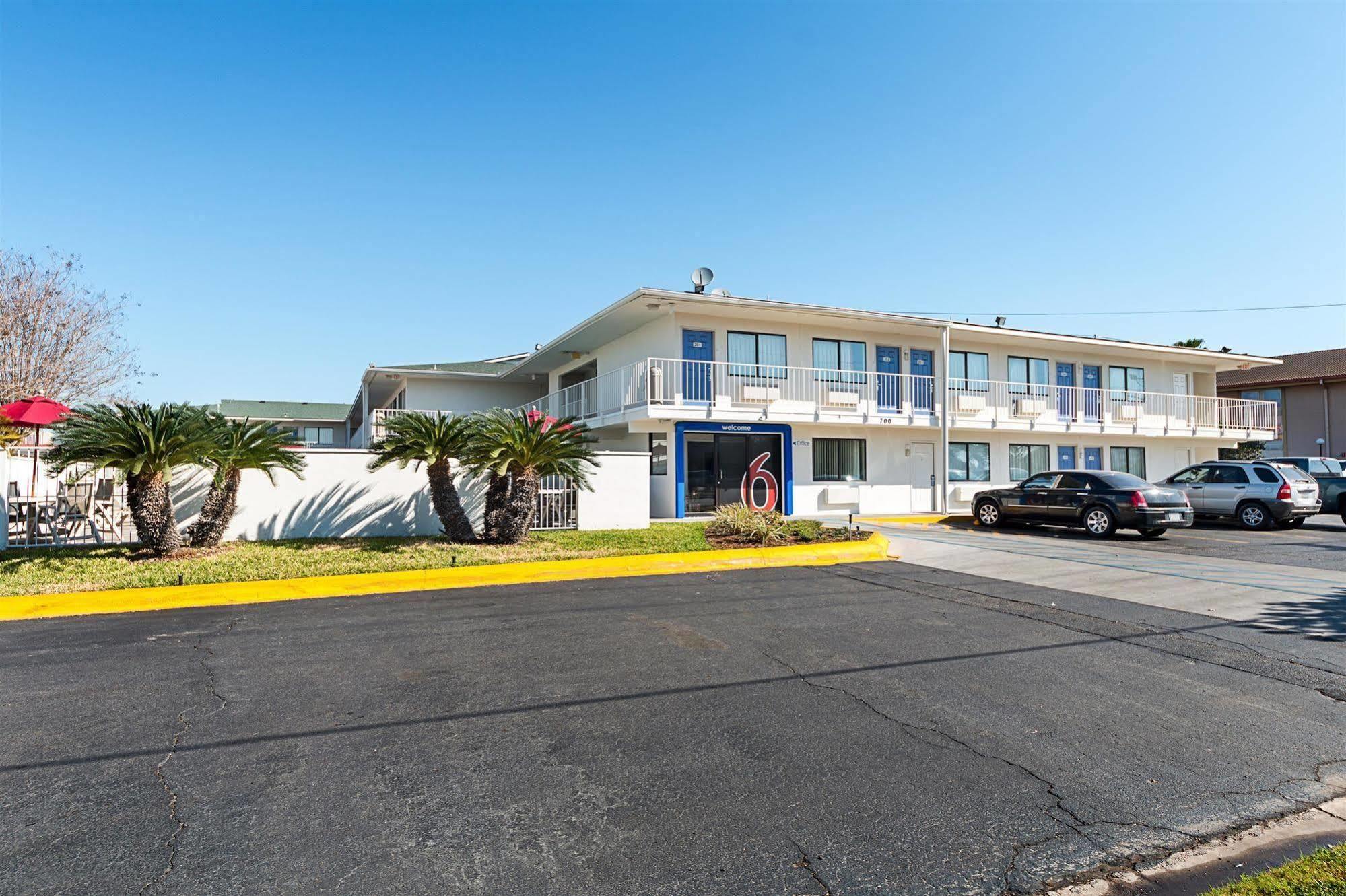 Hotel 6-mcallen, Tx 4*