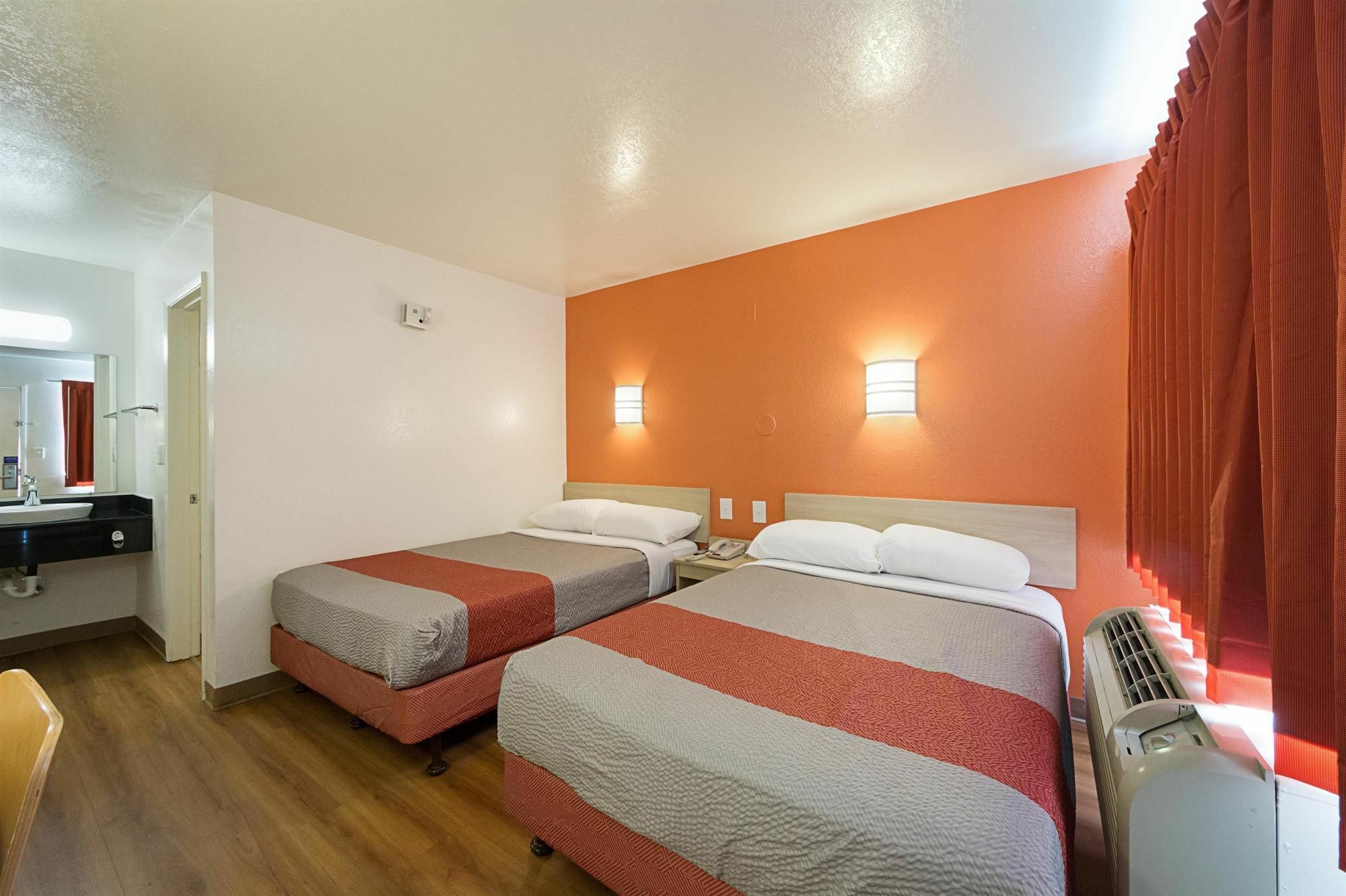 Hotel 6-mcallen, Tx McAllen